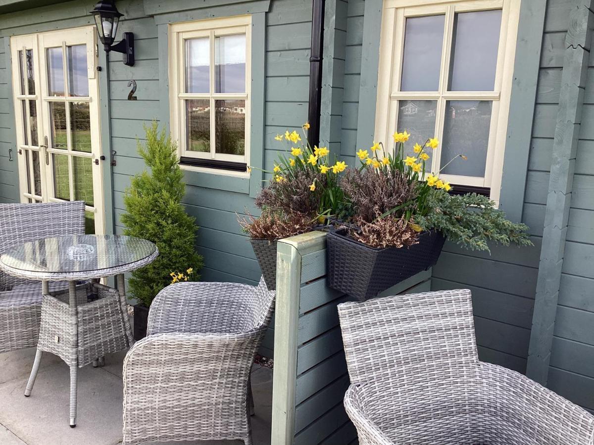 Auchenlea Lodges Glasgow Exterior foto