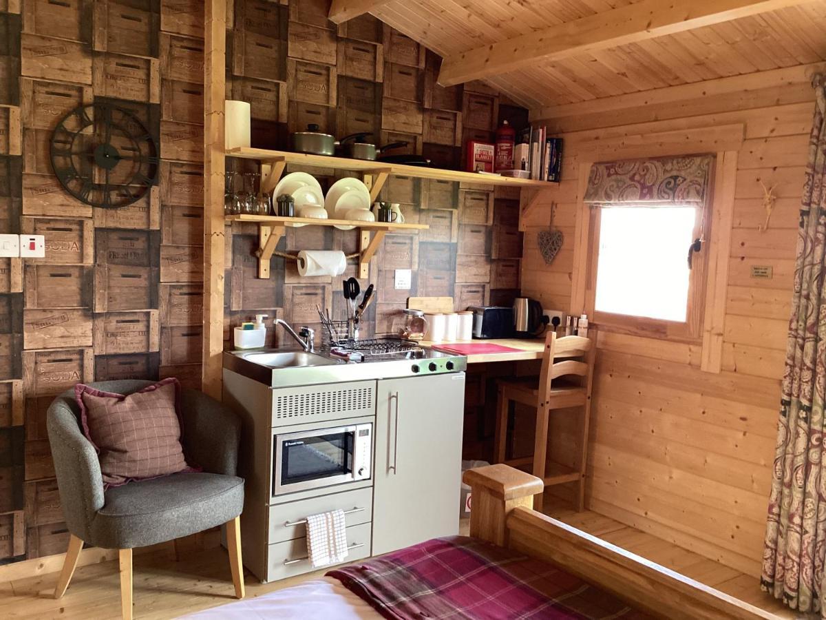 Auchenlea Lodges Glasgow Exterior foto