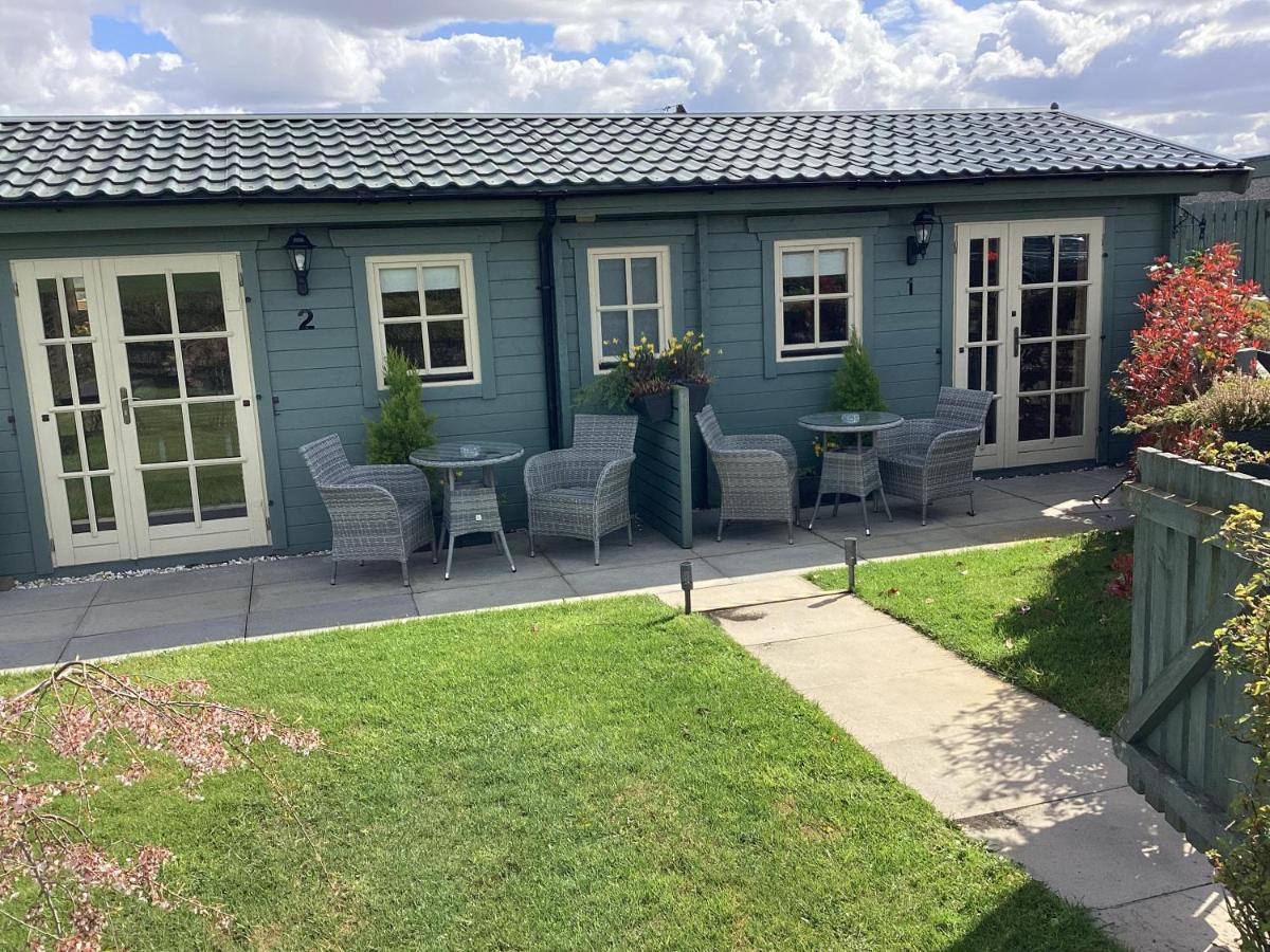 Auchenlea Lodges Glasgow Exterior foto
