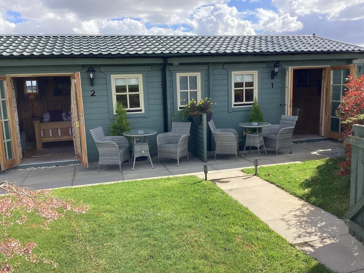 Auchenlea Lodges Glasgow Exterior foto