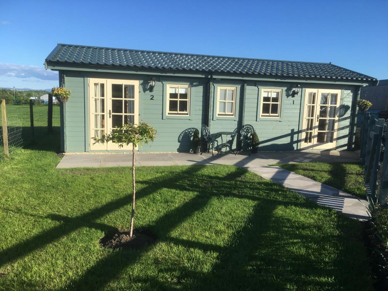 Auchenlea Lodges Glasgow Exterior foto